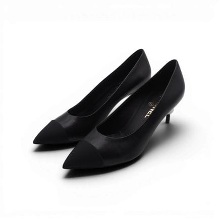 CHANEL
Escarpins Chanel en cuir lisse noir, renfor