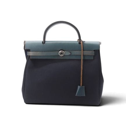 HERMÈS
Sac Hermès modèle ''Herbag'' bicolor bleu a