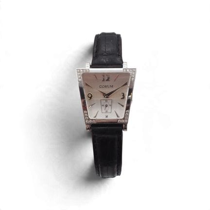 CORUM
"Trapeze" model watch with quartz movement. 