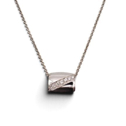 PIAGET 
Collier Piaget en or blanc 18 K, 750/1000,