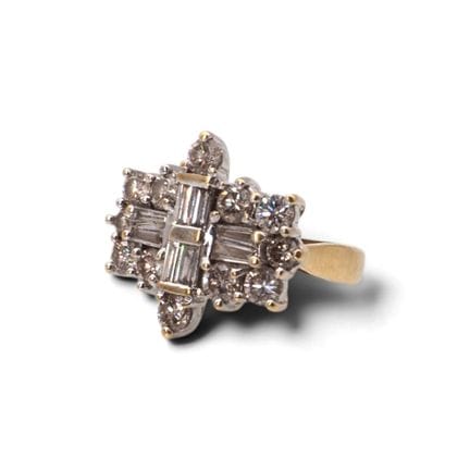 Bague cocktail ornée de diamants taille brillant e