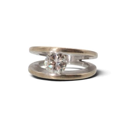 Solitaire moderne à double anneau en or blanc 18 K