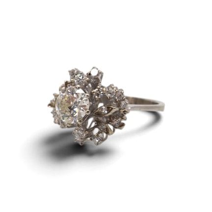 Bague en forme de fleur en or blanc 18 K, 750/1000