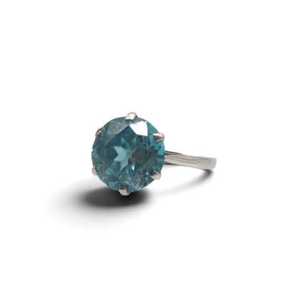 Bague en or blanc 18 K, 750/1000, sertie d'une aig