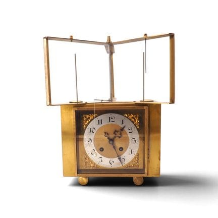 Pendule en laiton composition Eric Jaques. Cadran 