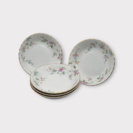 Lot comprenant cinq coupelles en porcelaine de la 