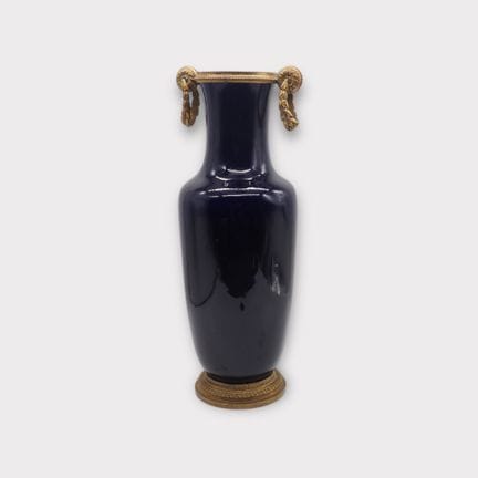 SÈVRES
Vase d'ornement en porcelaine bleue de la M