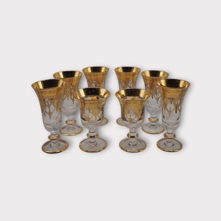 Ensemble comprenant 5 verres à vin, 5 verres à eau