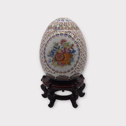 Oeuf décoratif en porcelaine ajourée, orné de moti