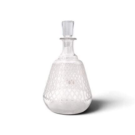 Carafe en verre incolore à décor géométrique, non 