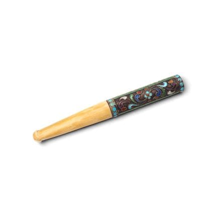 Porte-cigarette comportant un embout en corne et u