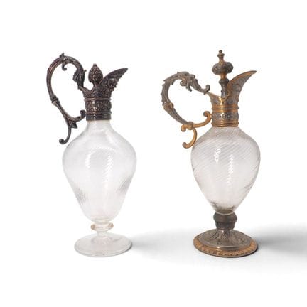Paire de carafes à liqueur en verre incolore torsa