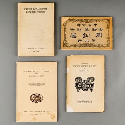 Eine Sammlung von vier Auktions- und Museumskatalo