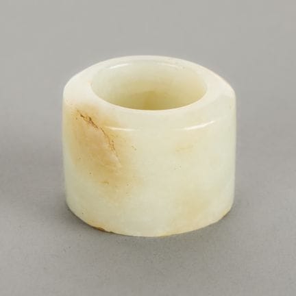 Bague d'archer chinoise en jade blanc sculpté, pré