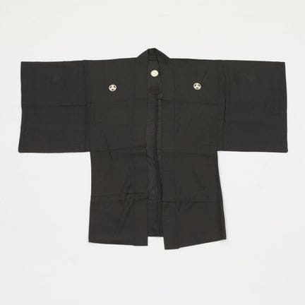 日本和服外褂（haori），饰有葛西氏族家纹，20世纪。  借展自：明尼阿波利斯艺术博物馆，L.98