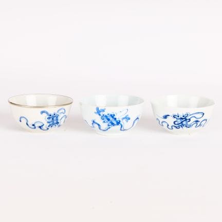 Ensemble de trois bols en porcelaine « bleu de Hué