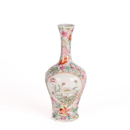 Vase à boutons en porcelaine chinoise de la famill