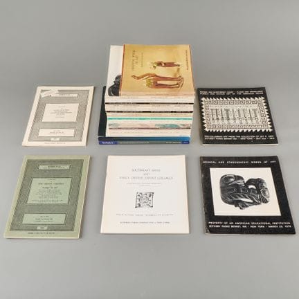 Eine Sammlung von 25 Auktionskatalogen von Sotheby