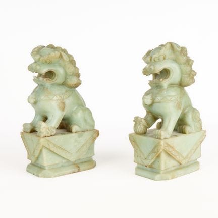 Paire de sculptures chinoises en pierre serpentine