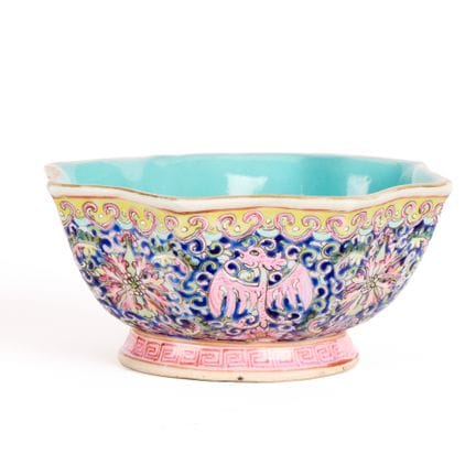 Bol octogonal en porcelaine « famille rose » de la
