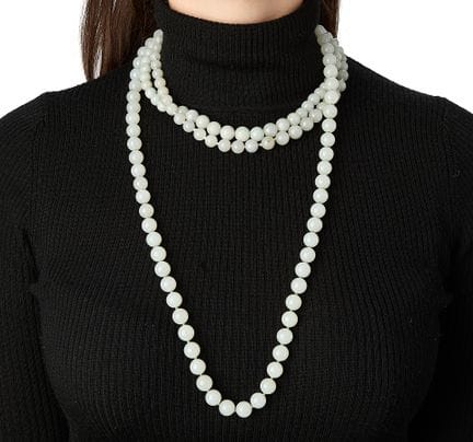 Trois rangs de perles de jade. L’un muni d’un ferm
