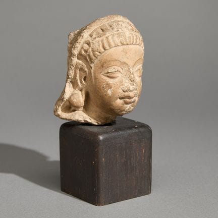 Buste antique en terre cuite sculptée du Gandhara 