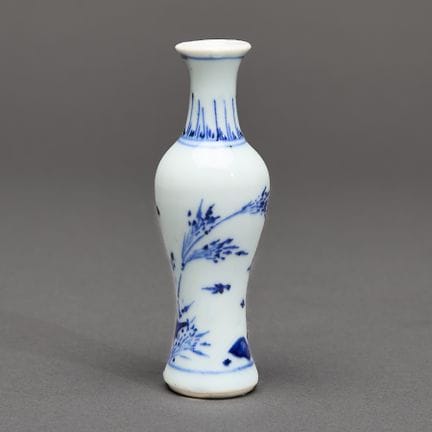 Vaso cinese in porcellana blu e bianca del periodo