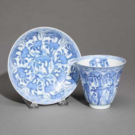 Tazza e piattino in porcellana cinese blu e bianca