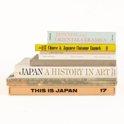 Lot de dix catalogues d'art japonais et livres ill