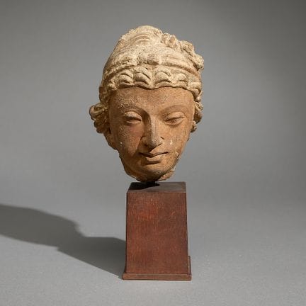 Tête antique en stuc d’un bodhisattva du Gandhara,