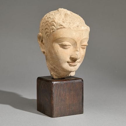 Buste antique en stuc sculpté du Gandhara représen
