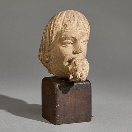 Buste antique en stuc sculpté du Gandhara représen