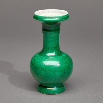 Vase en porcelaine chinoise de forme « sanxian pin