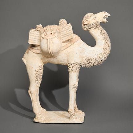Rare figurine chinoise en poterie de couleur beige