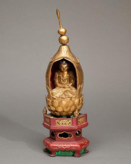 Autel bouddhiste chinois en bois sculpté et doré, 