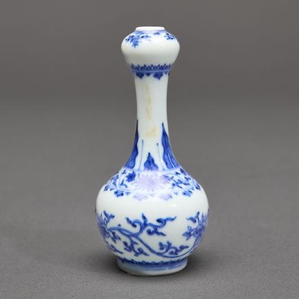 Vaso cinese in porcellana blu e bianca del periodo