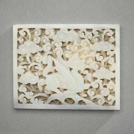 Plaque chinoise en jade blanc pâle, finement ajour