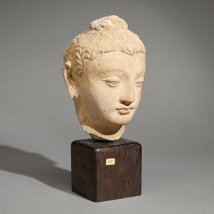 Buste antique en stuc sculpté du Gandhara représen