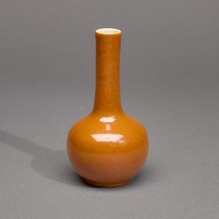Vase en porcelaine chinoise de type « tianqiuping 