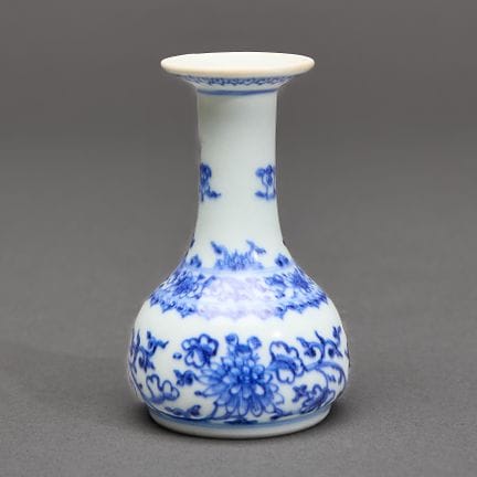 Vaso cinese in porcellana blu e bianca del periodo