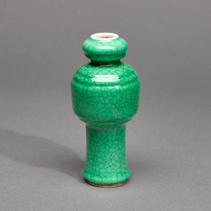 Vase en porcelaine chinoise de forme inhabituelle 