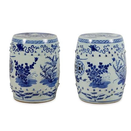 Paire de tabourets ou sièges de jardin en porcelai