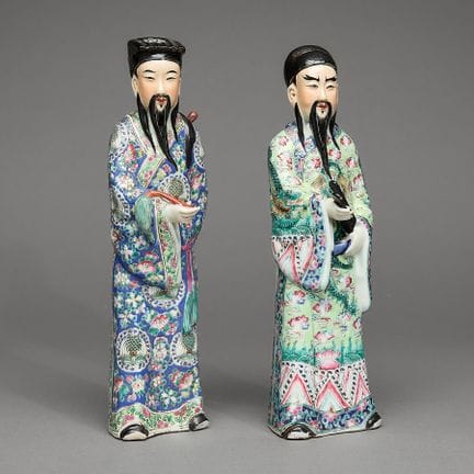 Paire de figurines chinoises en porcelaine « famil