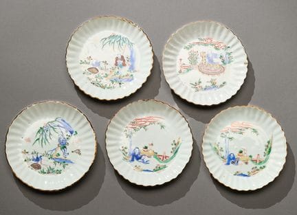 Ensemble de cinq assiettes chinoises en porcelaine