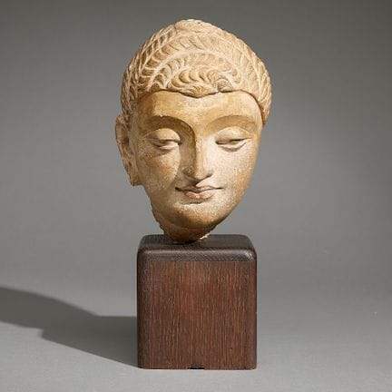 Tête de Bouddha en stuc de l'ancienne région du Ga