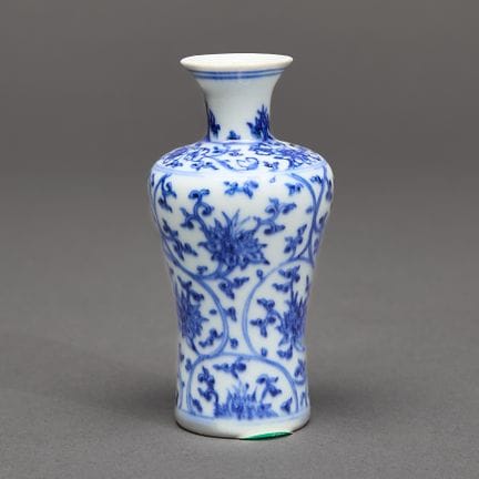 Vaso cinese in porcellana blu e bianca del periodo