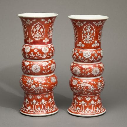 Paire de vases chinois en forme de gobelet à trois