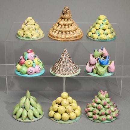 Ensemble de neuf pièces de porcelaine chinoise d'e