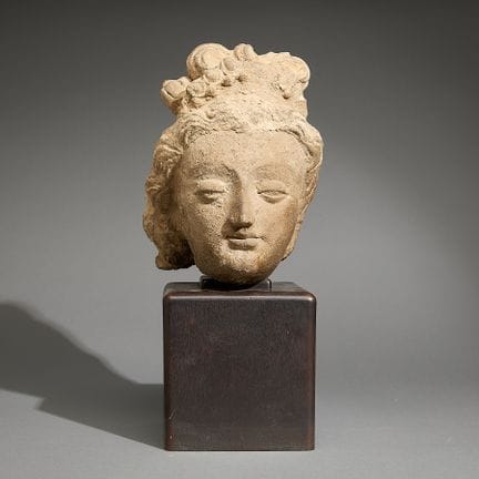 Tête antique en stuc d’un bodhisattva du Gandhara,
