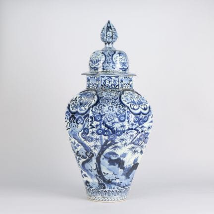 Grand vase japonais en porcelaine bleue et blanche